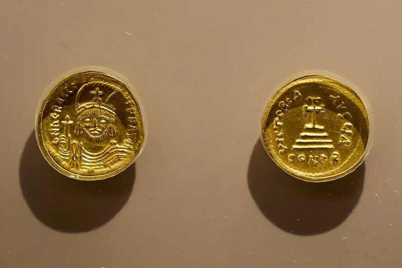 Gold coins of Heraclius, the emperor whose counter-offensive of 627 is read as the prophecy's fulfilment