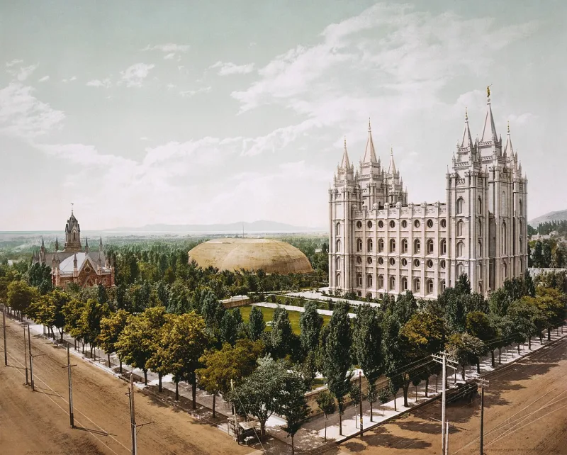 Temple Square in 1899, during the years when new plural marriages were still being authorised