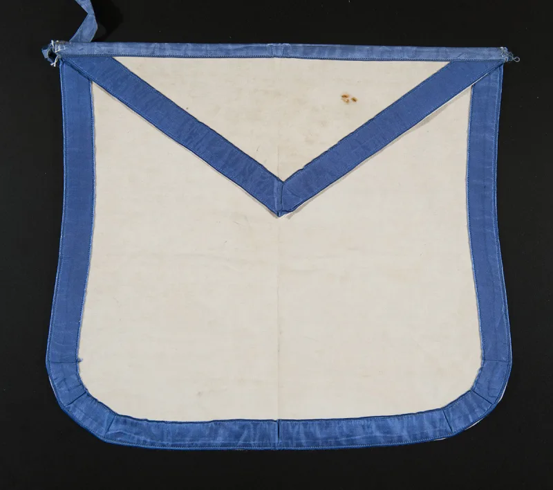 A nineteenth-century Masonic apron for the Master Mason degree, from the ritual tradition at issue